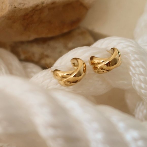 NEW 18K Gold Plated Double Cross Hoop Earrings - Picture 3 of 8